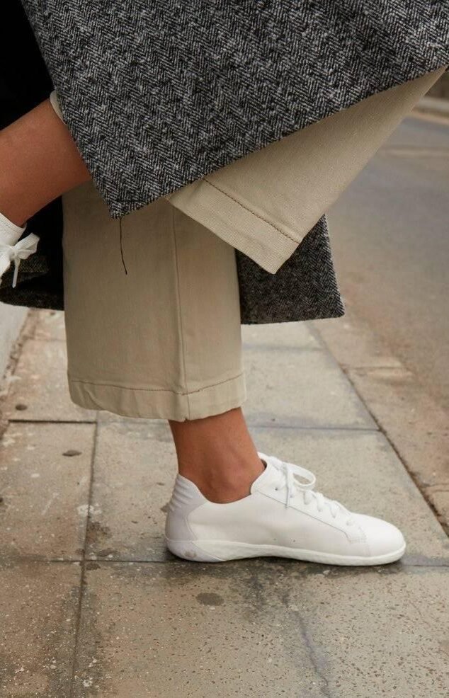 A Guide to the Perfect White Sneakers on a Luxury Bargain